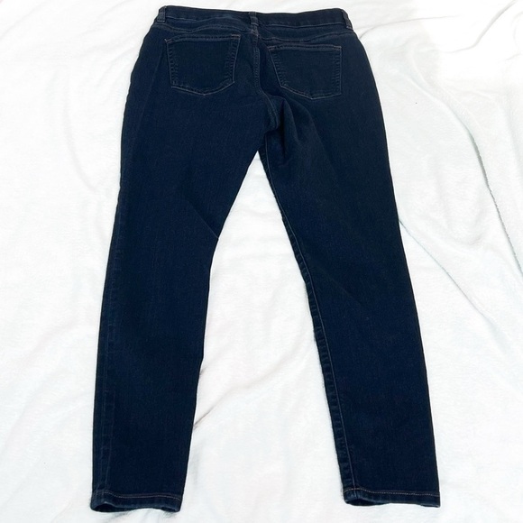 CHAPS Dark Wash Mid Rise Skinny Jeans Blue Denim Size 6 Stretchy Pockets - Picture 2 of 8